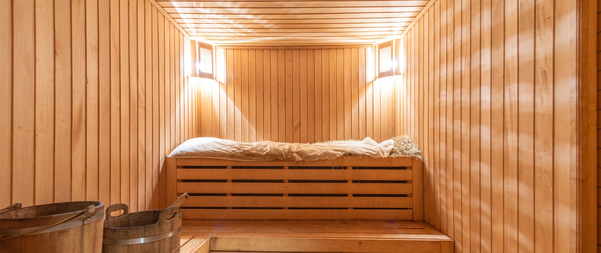 sauna with 2 lights 